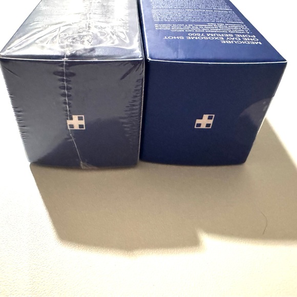 Medicube Exosome Shot set 2000 & 7500 full size Skincare Set sealed 2027 exp - Picture 6 of 8